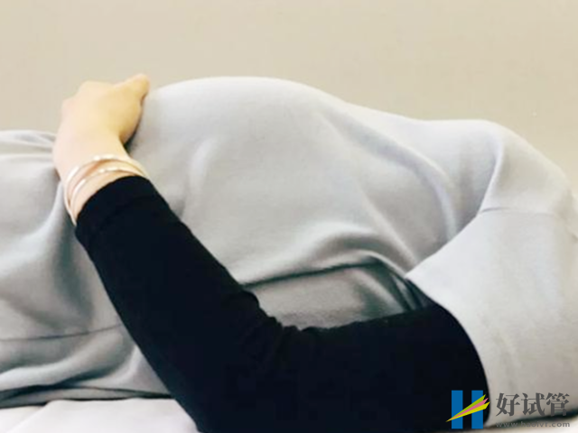 怀孕4-5个月平躺看男女有方法,宝妈都说看第一胎特别准(图1) 孕妇平躺看男女